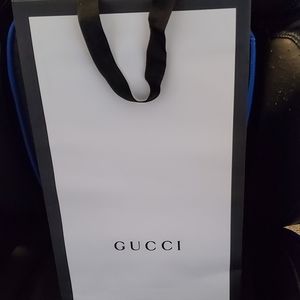 Basic Gucci shopping bag